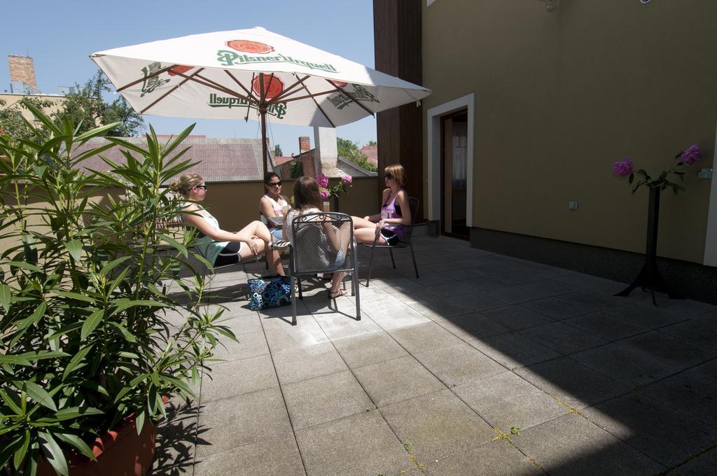 Penzion Cernej Ptak Hotel Jindřichův Hradec Buitenkant foto