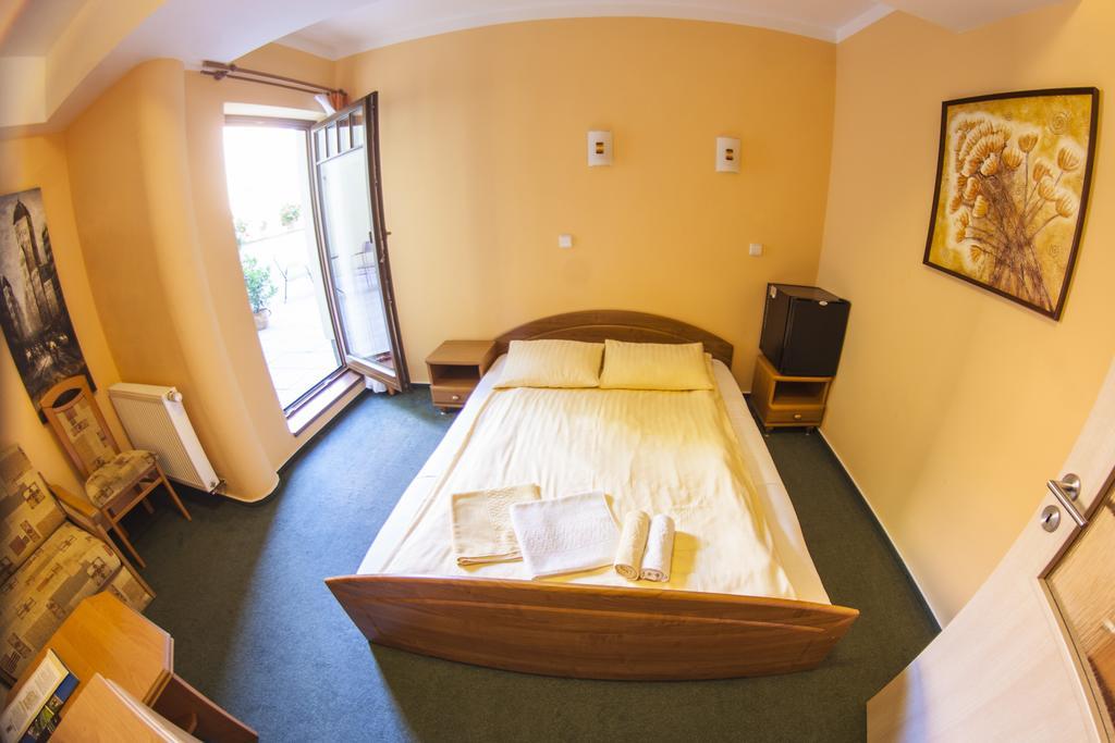 Penzion Cernej Ptak Hotel Jindřichův Hradec Buitenkant foto