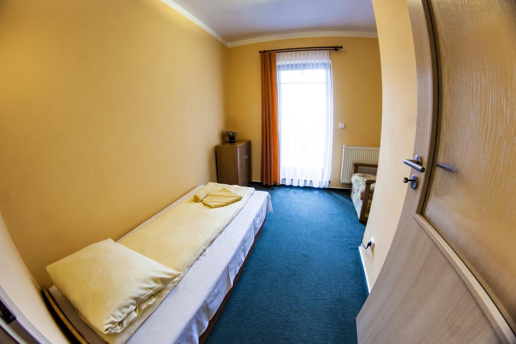 Penzion Cernej Ptak Hotel Jindřichův Hradec Buitenkant foto